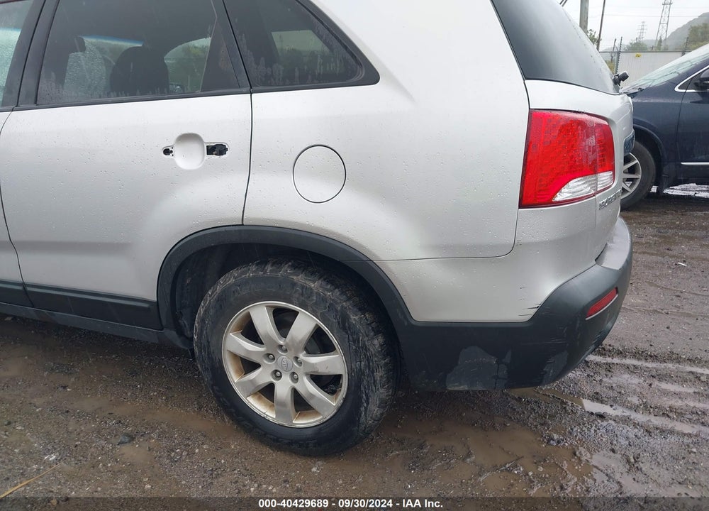 2011 KIA SORENTO LX VIN: 5XYKTCA16BG129219