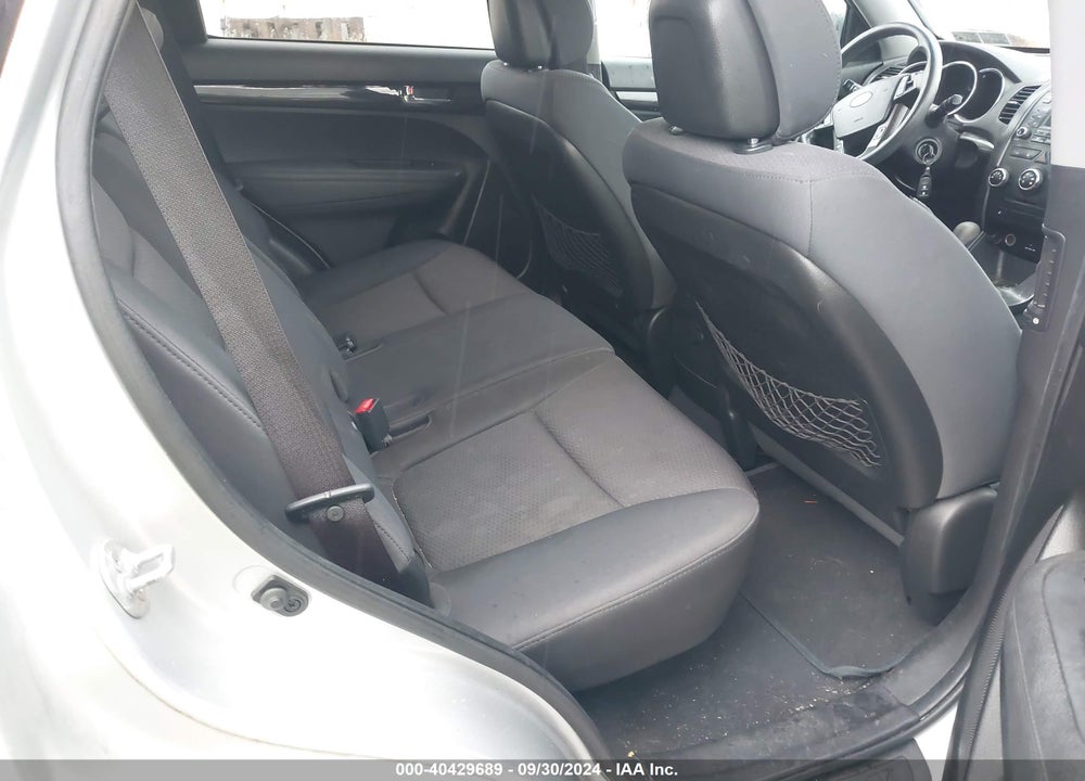 2011 KIA SORENTO LX VIN: 5XYKTCA16BG129219