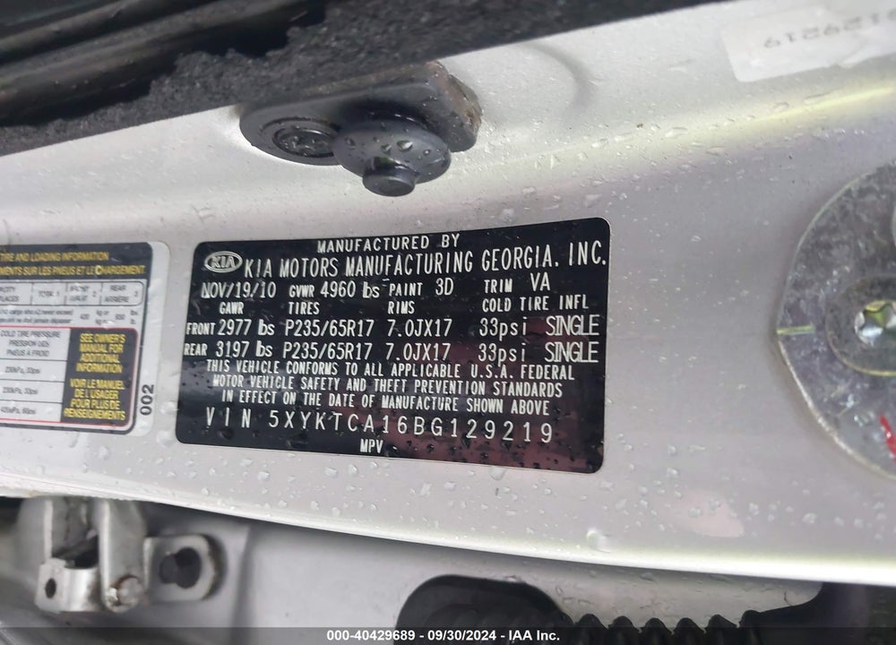 2011 KIA SORENTO LX VIN: 5XYKTCA16BG129219