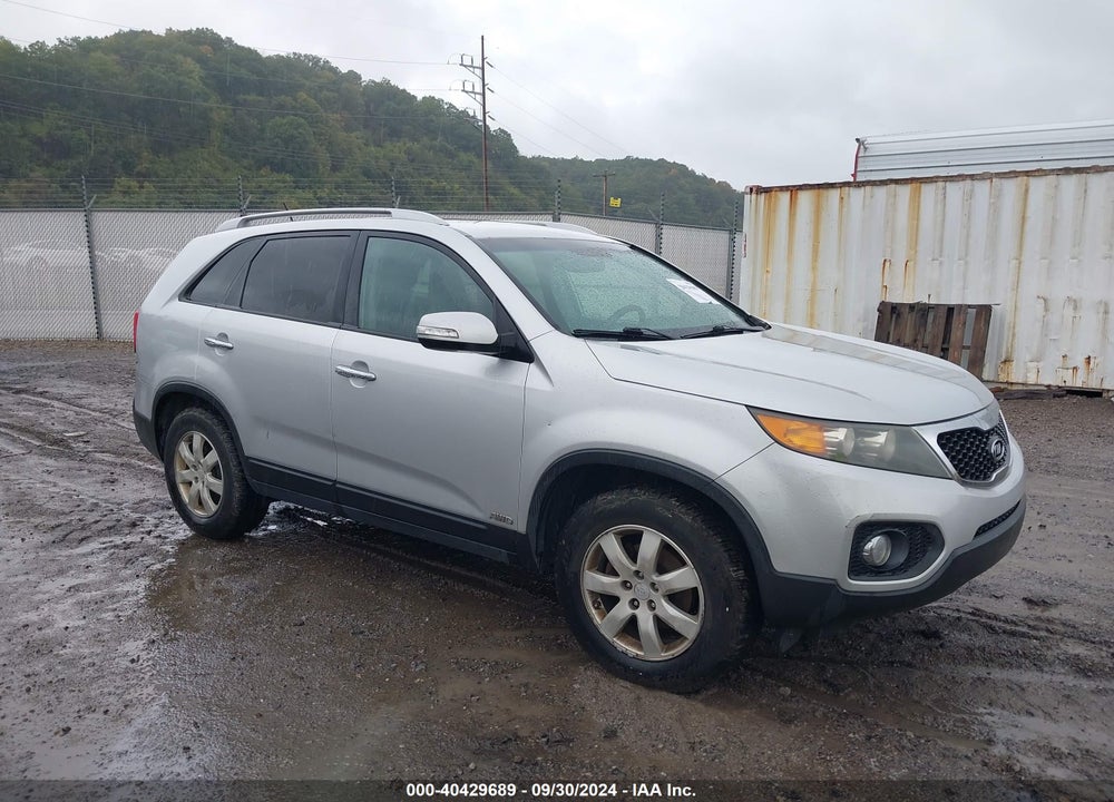 2011 KIA SORENTO LX VIN: 5XYKTCA16BG129219