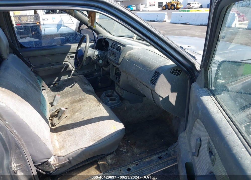 2000 NISSAN FRONTIER XE VIN: 1N6DD21S6YC307522