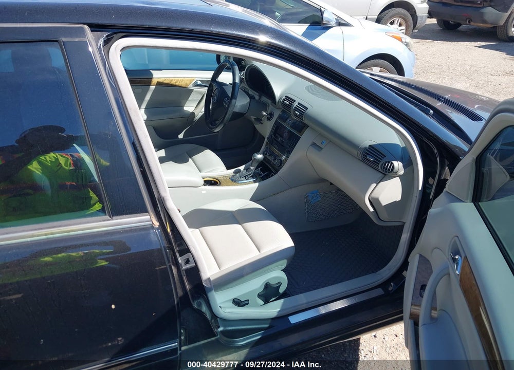 2007 MERCEDES-BENZ C 230 SPORT VIN: WDBRF52H27E025726