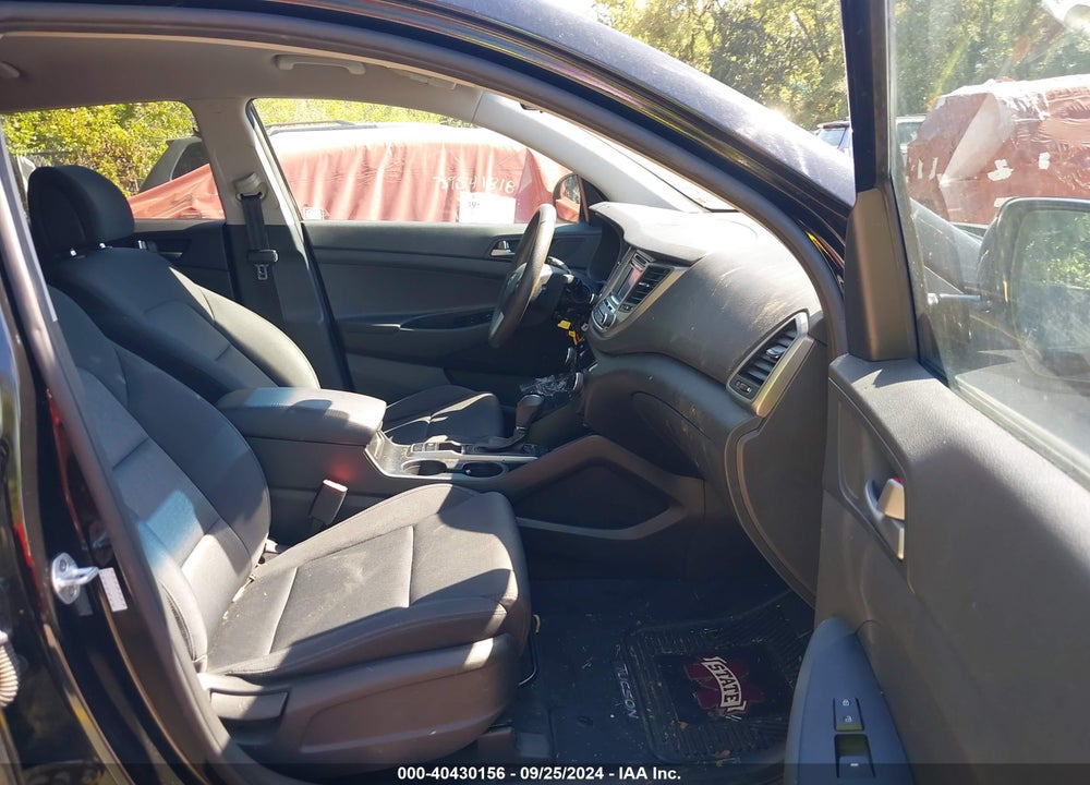 2017 HYUNDAI TUCSON SE VIN: KM8J23A40HU538960