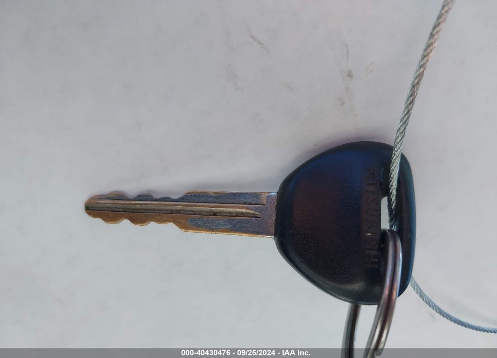 2001 MITSUBISHI MIRAGE ES VIN: JA3AY26CX1U022915