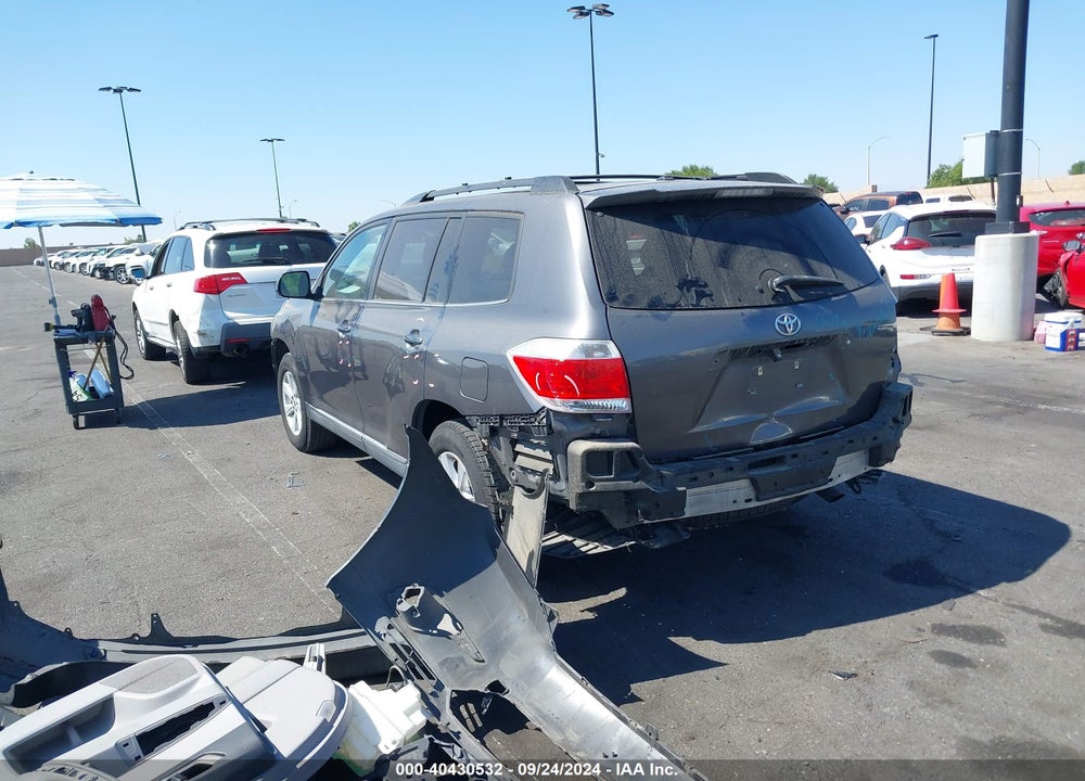 2011 TOYOTA HIGHLANDER BASE V6 VIN: 5TDZK3EHXBS037283