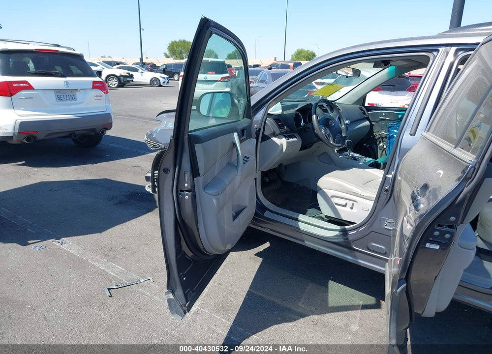 2011 TOYOTA HIGHLANDER BASE V6 VIN: 5TDZK3EHXBS037283