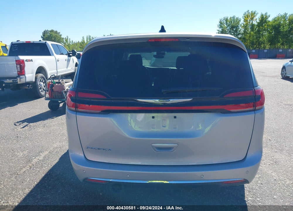 2024 CHRYSLER PACIFICA TOURING L VIN: 2C4RC1BG3RR140044
