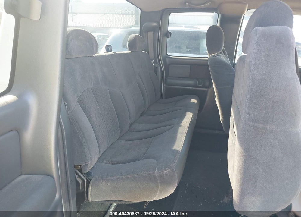 2002 CHEVROLET SILVERADO 1500 LS VIN: 2GCEK19T221392621