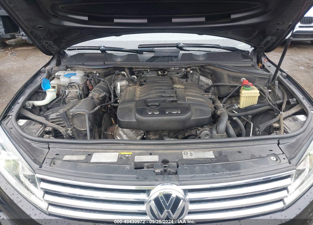 2016 VOLKSWAGEN TOUAREG VR6 LUX VIN: WVGEF9BP1GD002034