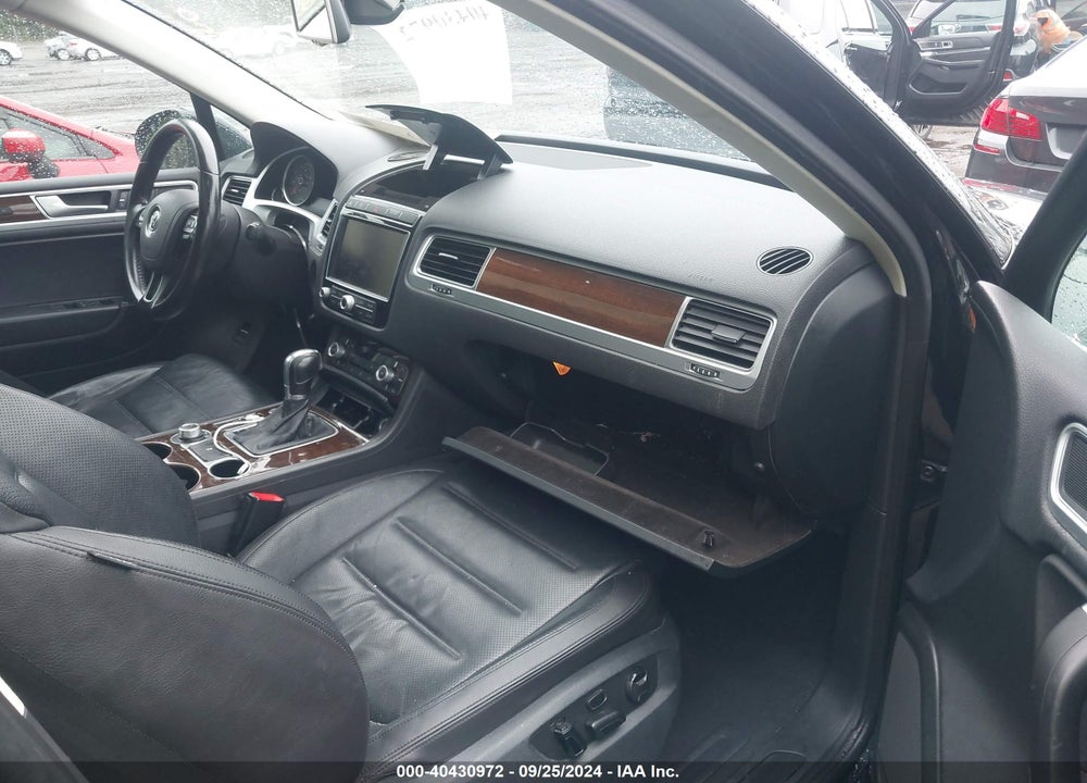 2016 VOLKSWAGEN TOUAREG VR6 LUX VIN: WVGEF9BP1GD002034