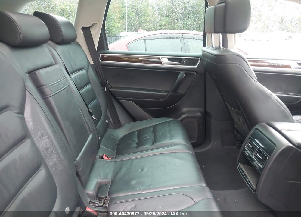 2016 VOLKSWAGEN TOUAREG VR6 LUX VIN: WVGEF9BP1GD002034