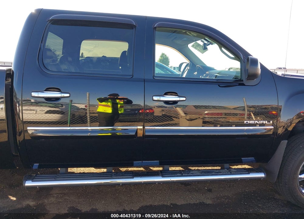 2011 GMC SIERRA 1500 DENALI VIN: 3GTP2XE29BG204449