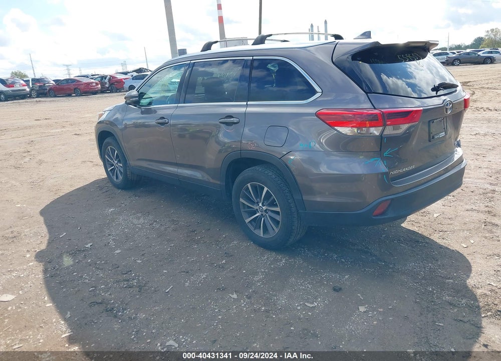 2019 TOYOTA HIGHLANDER XLE VIN: 5TDKZRFH6KS559553