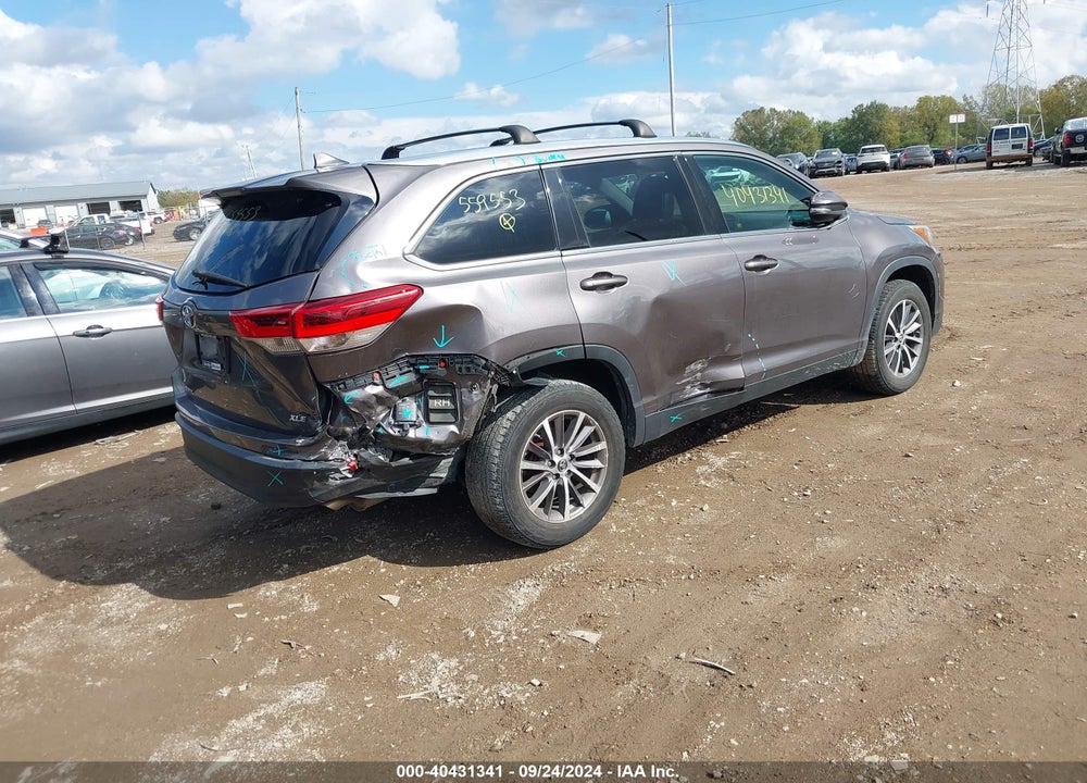 2019 TOYOTA HIGHLANDER XLE VIN: 5TDKZRFH6KS559553