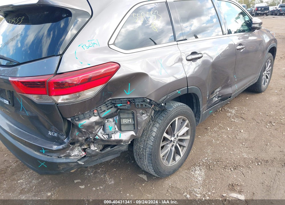 2019 TOYOTA HIGHLANDER XLE VIN: 5TDKZRFH6KS559553