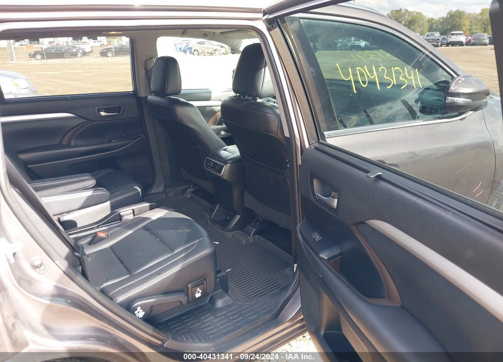 2019 TOYOTA HIGHLANDER XLE VIN: 5TDKZRFH6KS559553