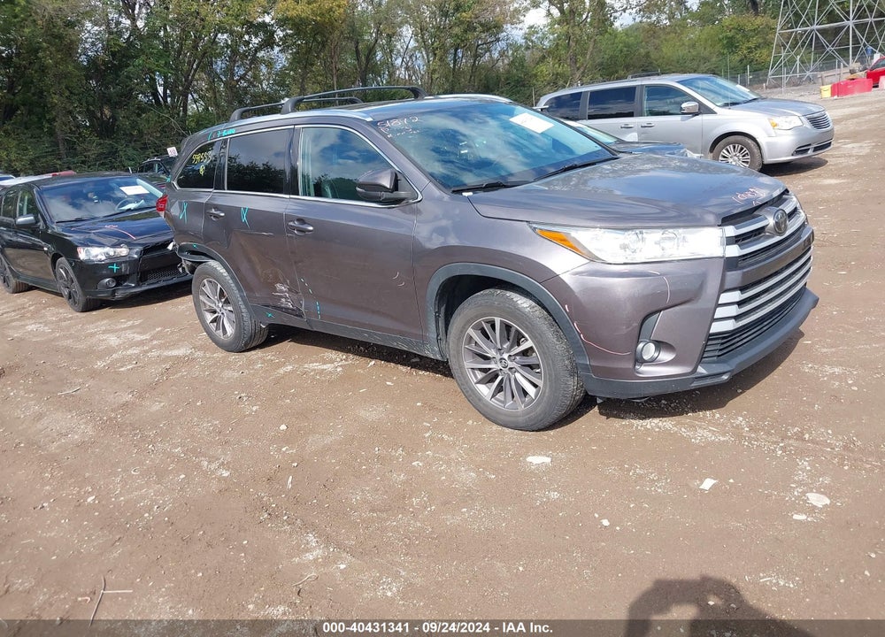 2019 TOYOTA HIGHLANDER XLE VIN: 5TDKZRFH6KS559553