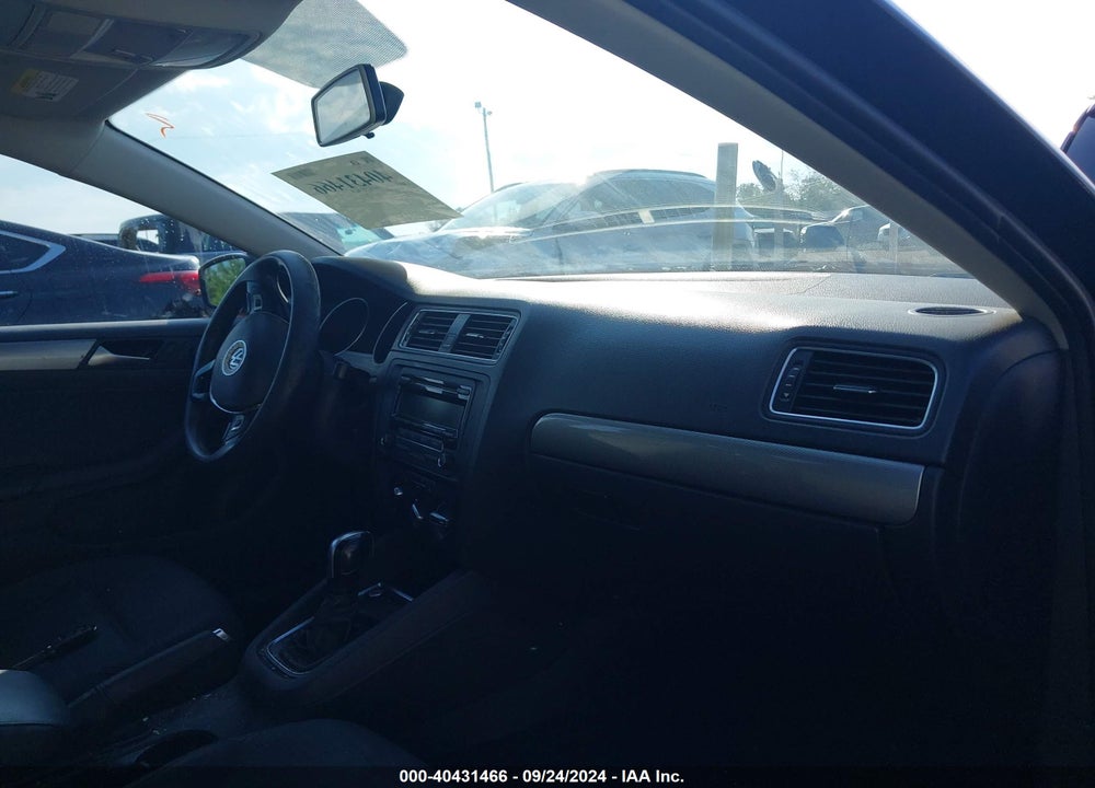 2015 VOLKSWAGEN JETTA 1.8T SE VIN: 3VWD17AJXFM242618