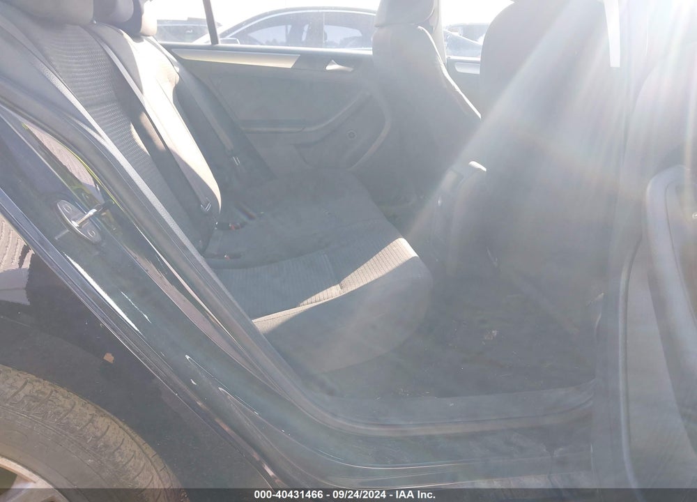 2015 VOLKSWAGEN JETTA 1.8T SE VIN: 3VWD17AJXFM242618