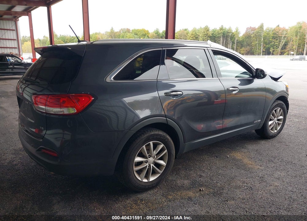 2018 KIA SORENTO 3.3L LX VIN: 5XYPGDA57JG368019