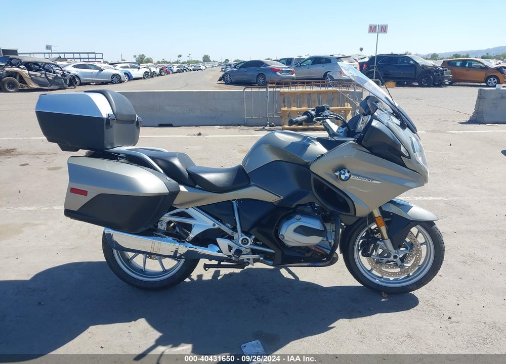 2015 BMW R1200 RT VIN: WB10A1304FZ192359