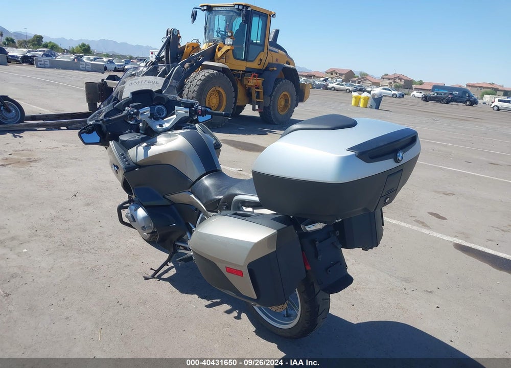 2015 BMW R1200 RT VIN: WB10A1304FZ192359