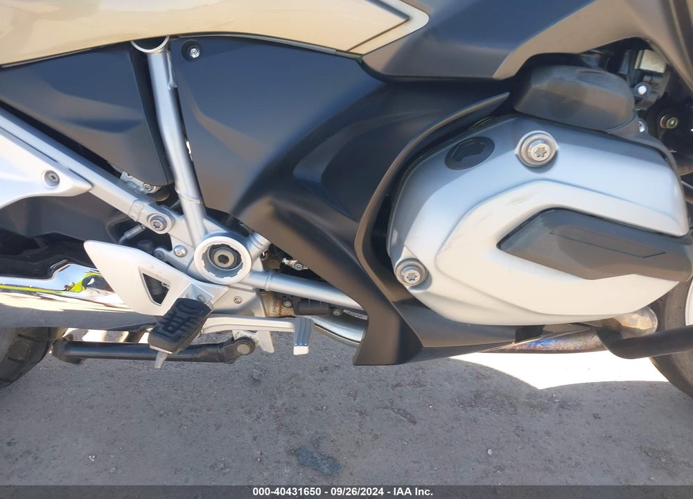 2015 BMW R1200 RT VIN: WB10A1304FZ192359