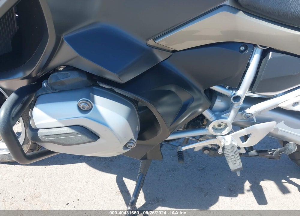 2015 BMW R1200 RT VIN: WB10A1304FZ192359