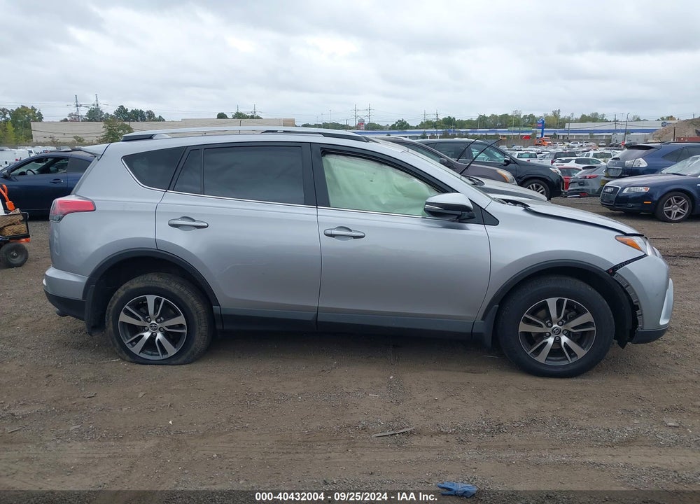 2018 TOYOTA RAV4 XLE VIN: JTMRFREV9JD240852