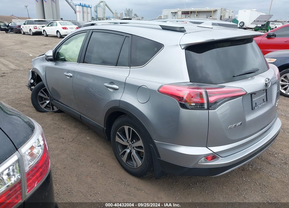 2018 TOYOTA RAV4 XLE VIN: JTMRFREV9JD240852