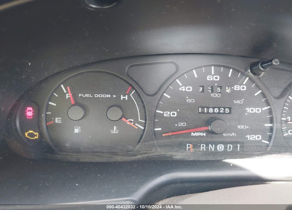 2000 FORD TAURUS SES VIN: 1FAFP5521YA231806