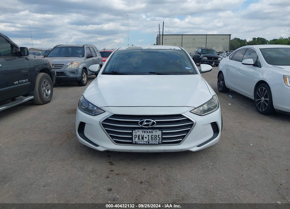2018 HYUNDAI ELANTRA SEL VIN: 5NPD84LF0JH266396