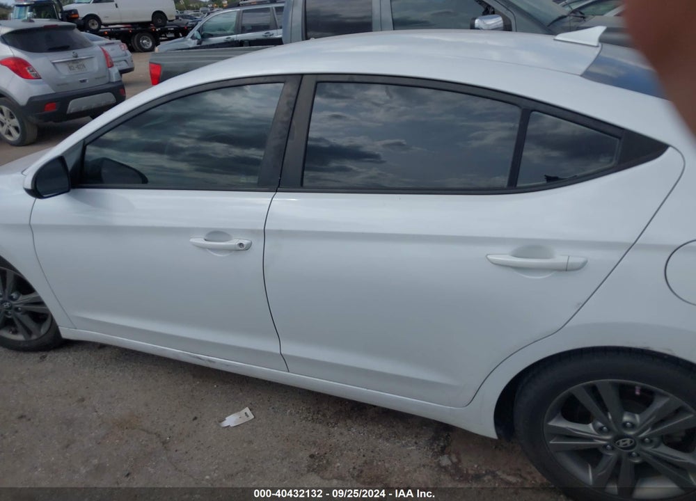 2018 HYUNDAI ELANTRA SEL VIN: 5NPD84LF0JH266396