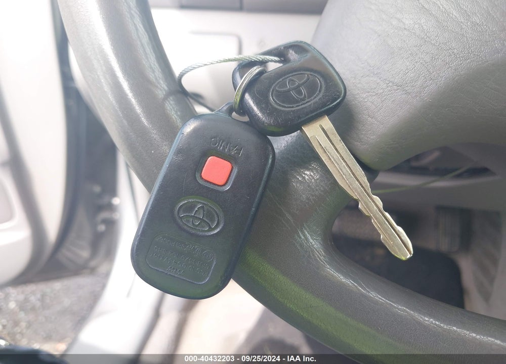 2002 TOYOTA CAMRY LE VIN: 4T1BE32KX2U605872