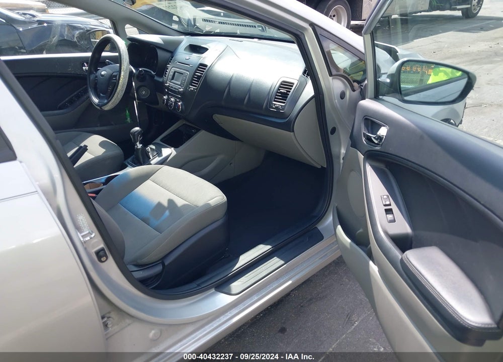 2016 KIA FORTE LX VIN: KNAFK4A68G5582261
