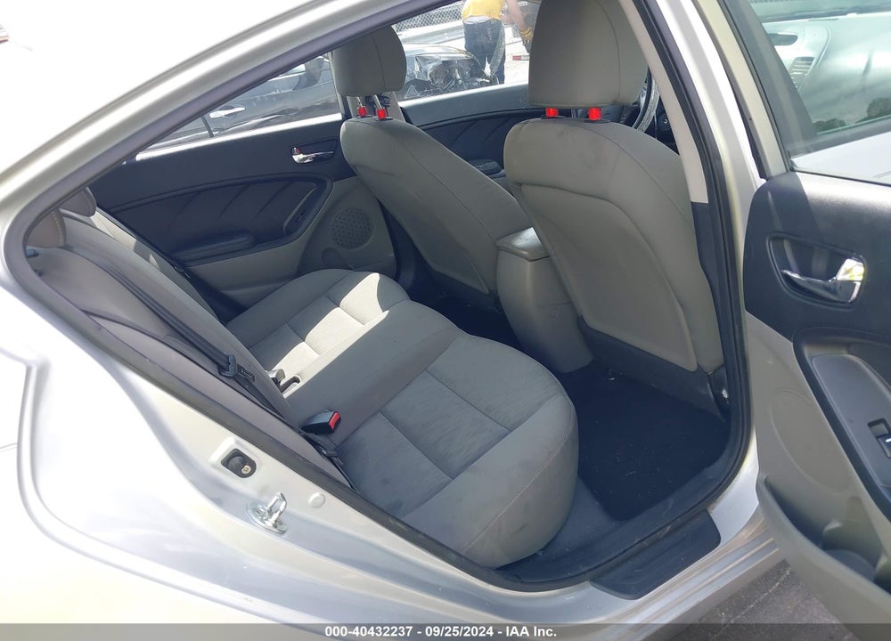 2016 KIA FORTE LX VIN: KNAFK4A68G5582261
