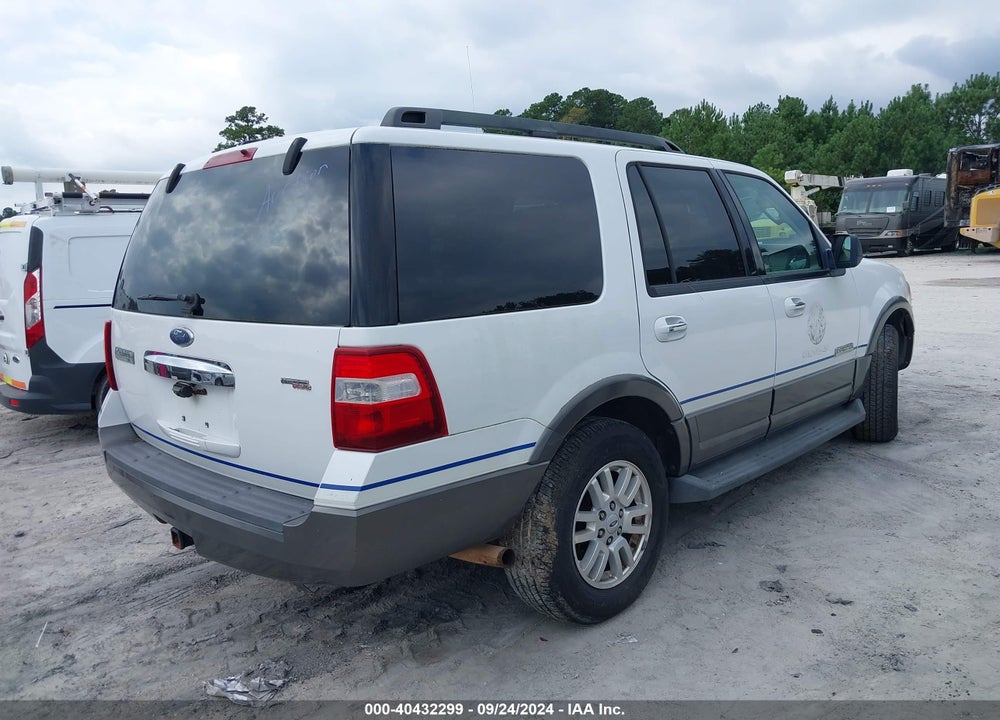 2007 FORD EXPEDITION XLT VIN: 1FMFU16527LA72023