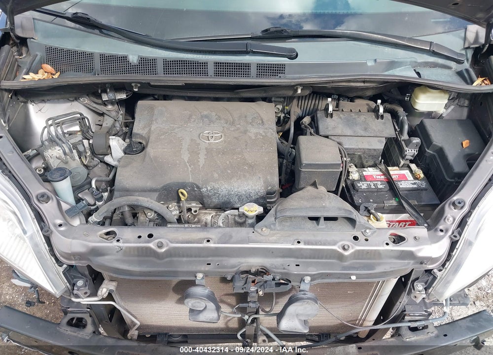 2014 TOYOTA SIENNA XLE V6 8 PASSENGER VIN: 5TDYK3DCXES518656