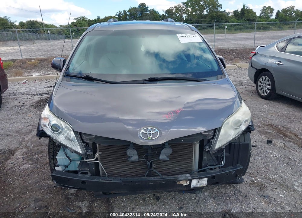 2014 TOYOTA SIENNA XLE V6 8 PASSENGER VIN: 5TDYK3DCXES518656
