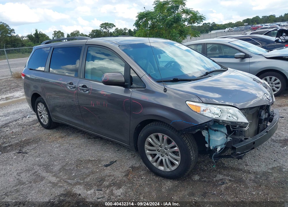 2014 TOYOTA SIENNA XLE V6 8 PASSENGER VIN: 5TDYK3DCXES518656