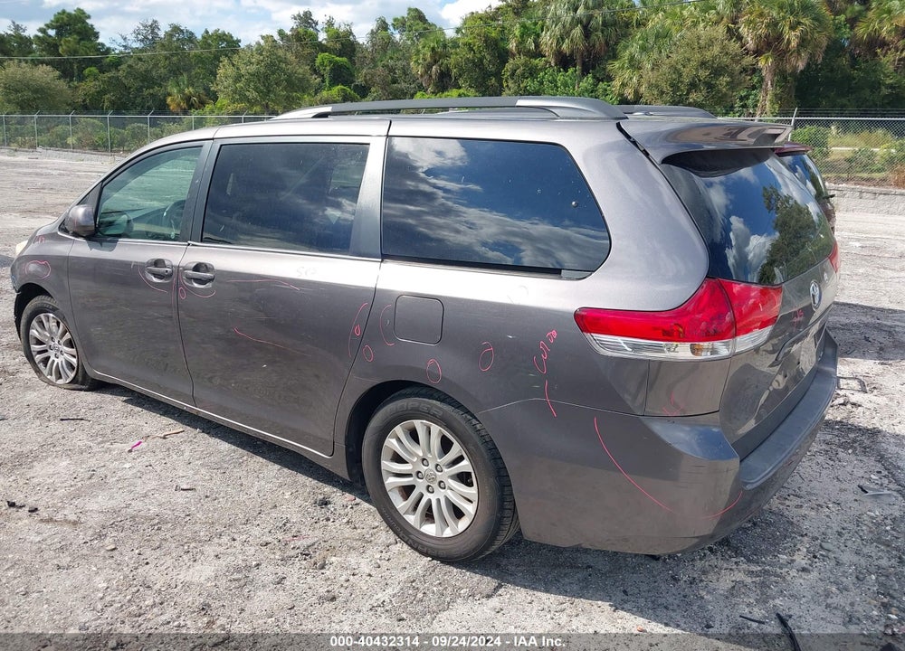 2014 TOYOTA SIENNA XLE V6 8 PASSENGER VIN: 5TDYK3DCXES518656