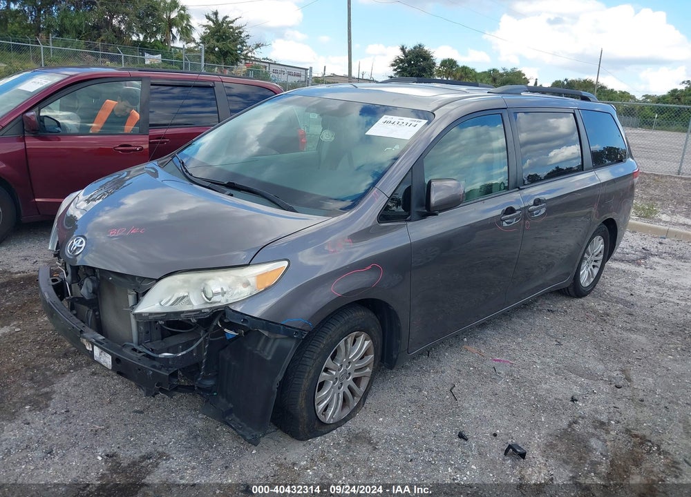 2014 TOYOTA SIENNA XLE V6 8 PASSENGER VIN: 5TDYK3DCXES518656