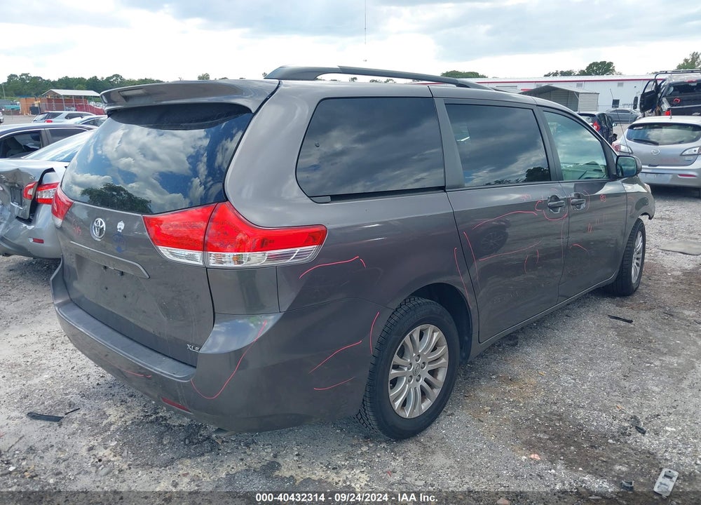 2014 TOYOTA SIENNA XLE V6 8 PASSENGER VIN: 5TDYK3DCXES518656