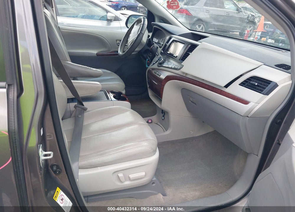 2014 TOYOTA SIENNA XLE V6 8 PASSENGER VIN: 5TDYK3DCXES518656