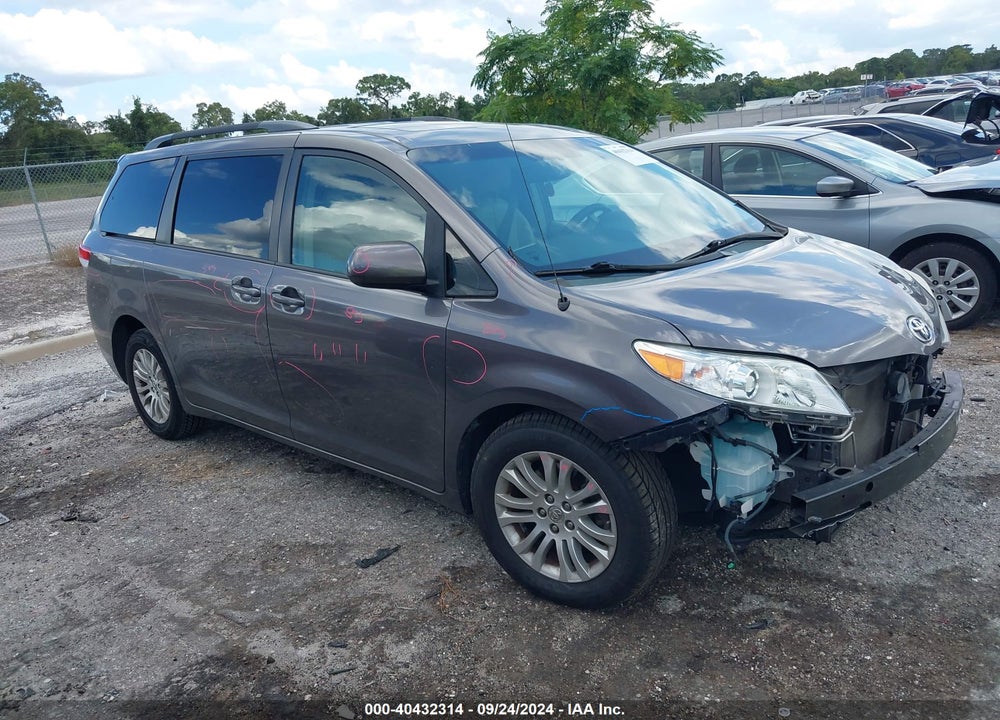 2014 TOYOTA SIENNA XLE V6 8 PASSENGER VIN: 5TDYK3DCXES518656