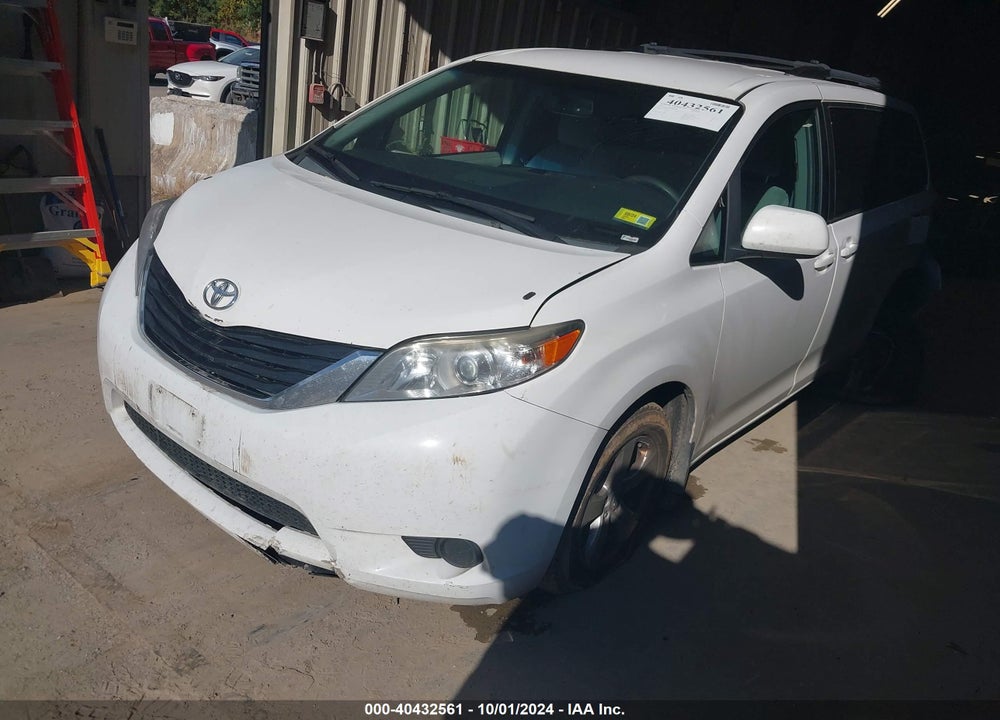 2015 TOYOTA SIENNA LE 8 PASSENGER VIN: 5TDKK3DC1FS670090