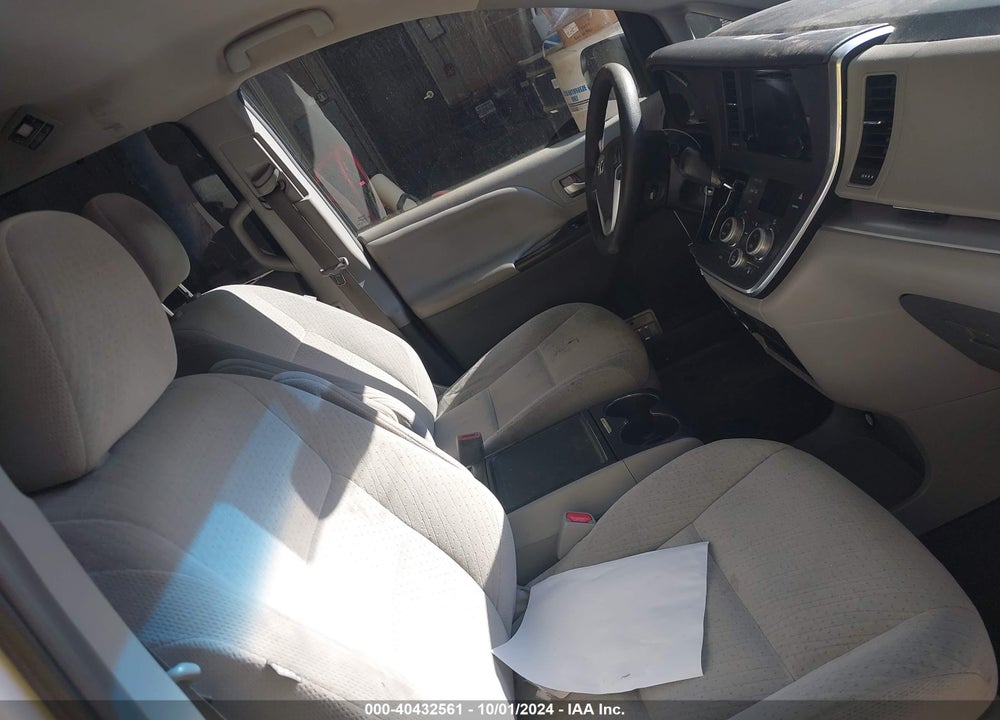 2015 TOYOTA SIENNA LE 8 PASSENGER VIN: 5TDKK3DC1FS670090