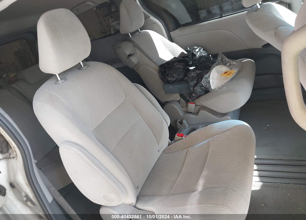 2015 TOYOTA SIENNA LE 8 PASSENGER VIN: 5TDKK3DC1FS670090