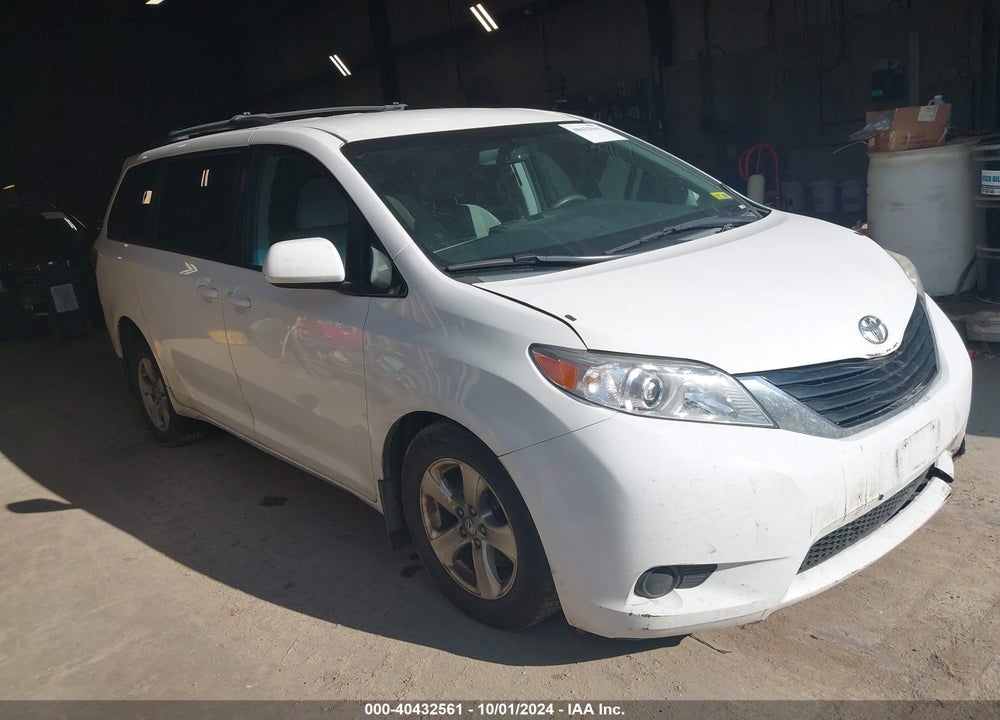 2015 TOYOTA SIENNA LE 8 PASSENGER VIN: 5TDKK3DC1FS670090