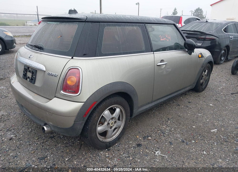 2008 MINI COOPER VIN: WMWMF33548TT62638